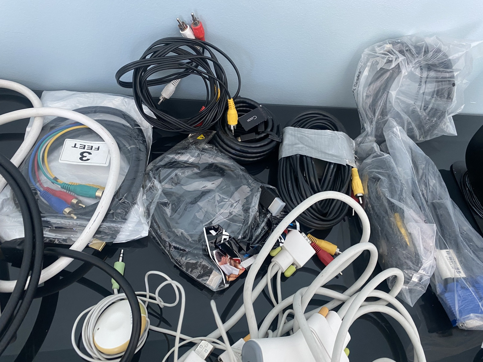 LOT of VIDEO/AUDIO/COMPUTER ETHERNET CABLES UsedBelkin- Miscellaneous-Usd Router