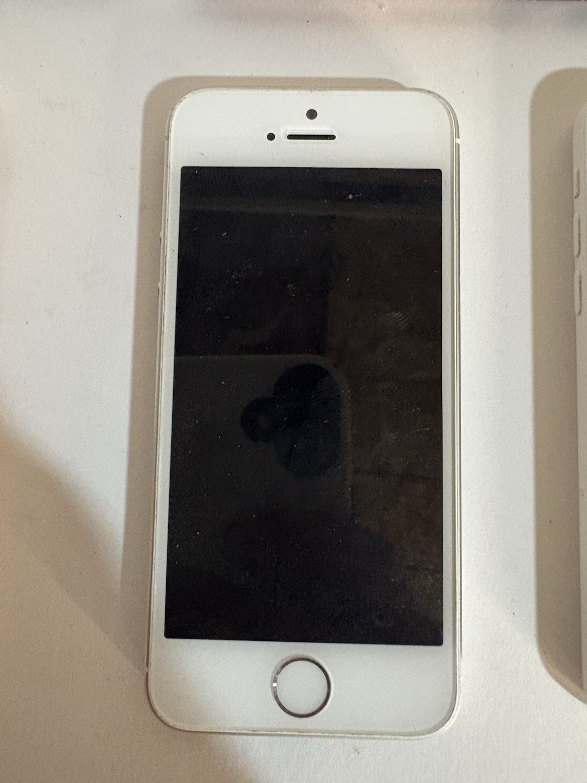 Lot Of 6 Apple Devices – iPhones & iPads/ keyboard (Untested/Parts Only)