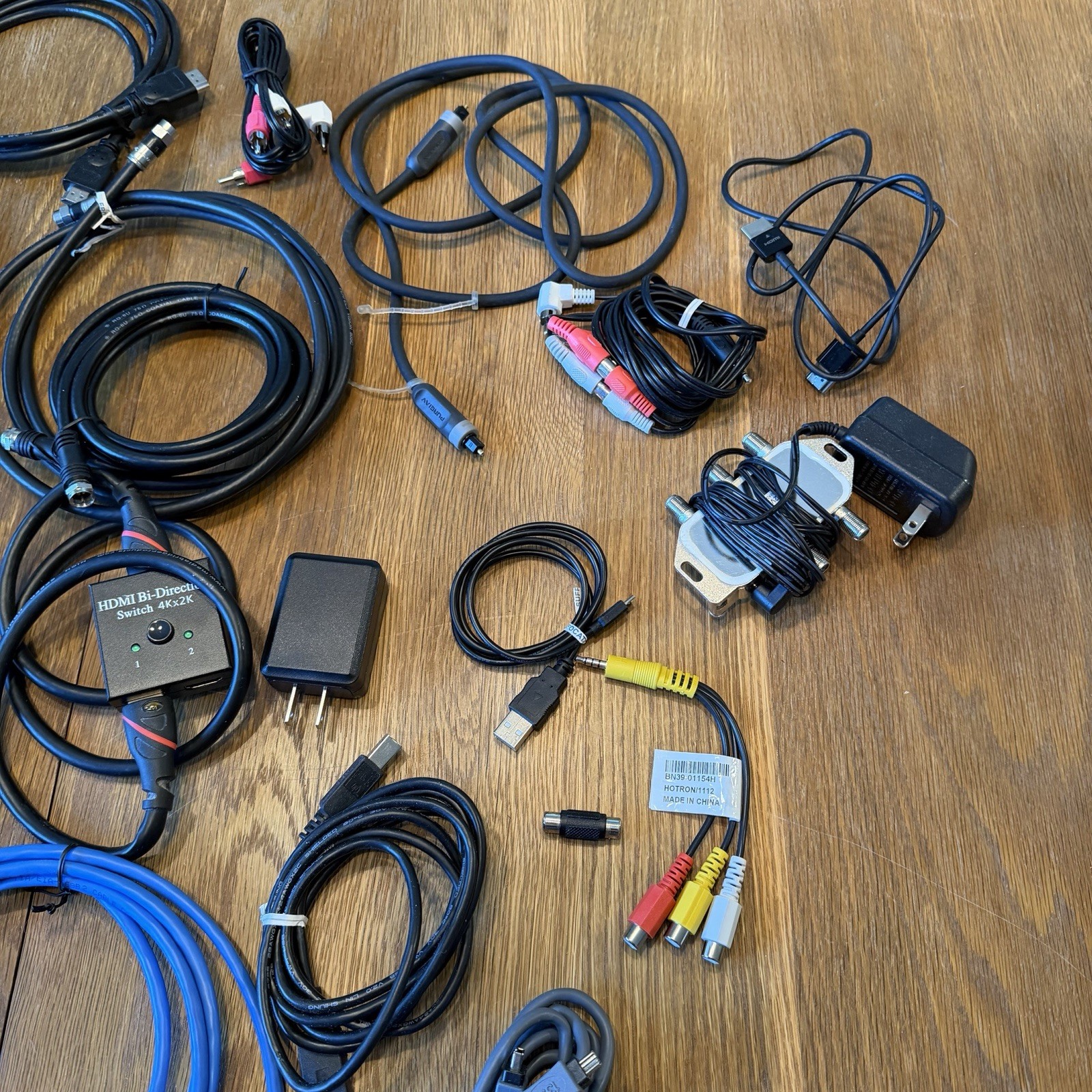 Lot of 20 Miscellaneous Electronic Cords Various Brands