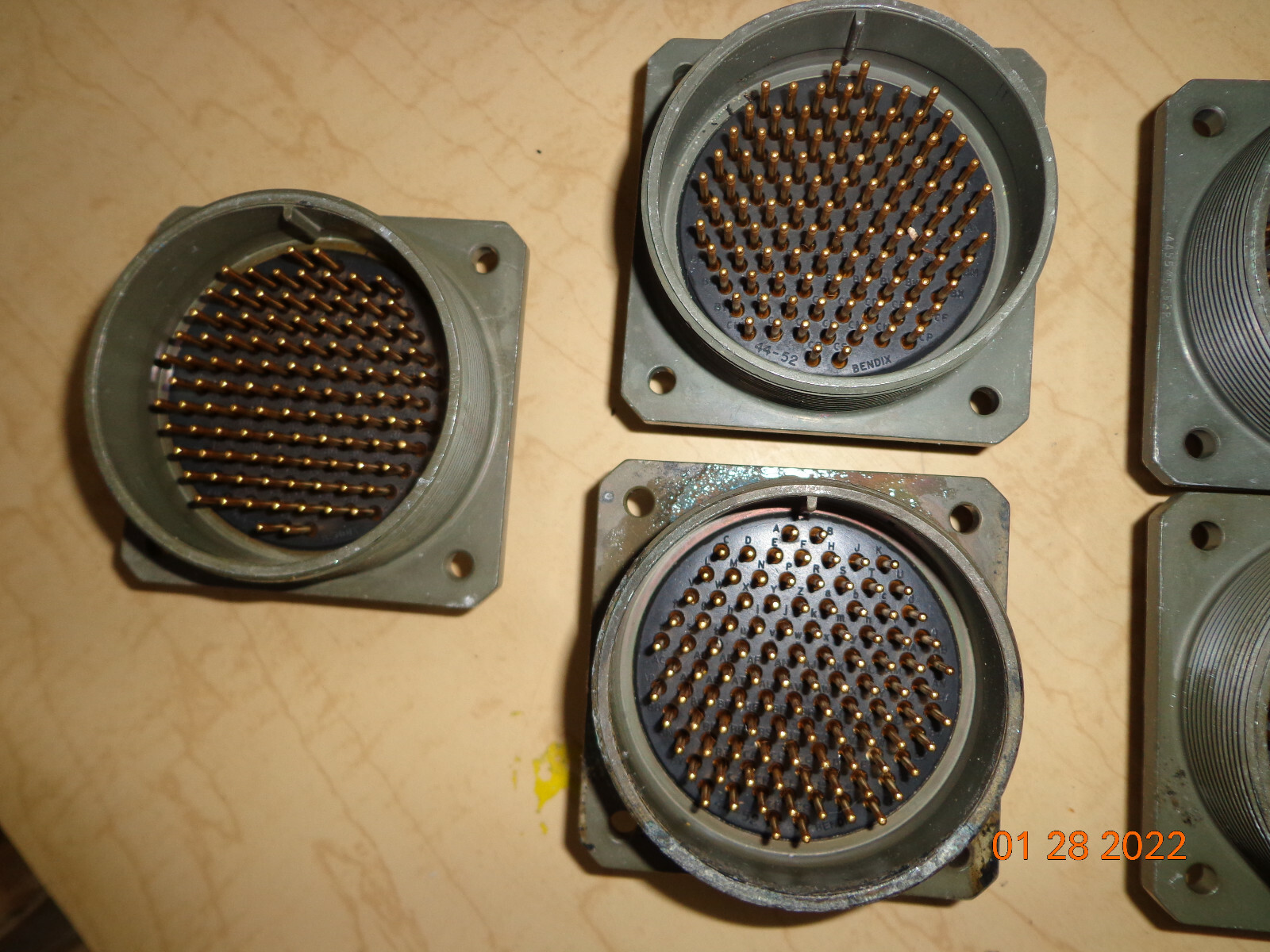 1 Bendix 30-445545-52p Mil Spec Circular Connector Plug 104 pin Gold ampheonol