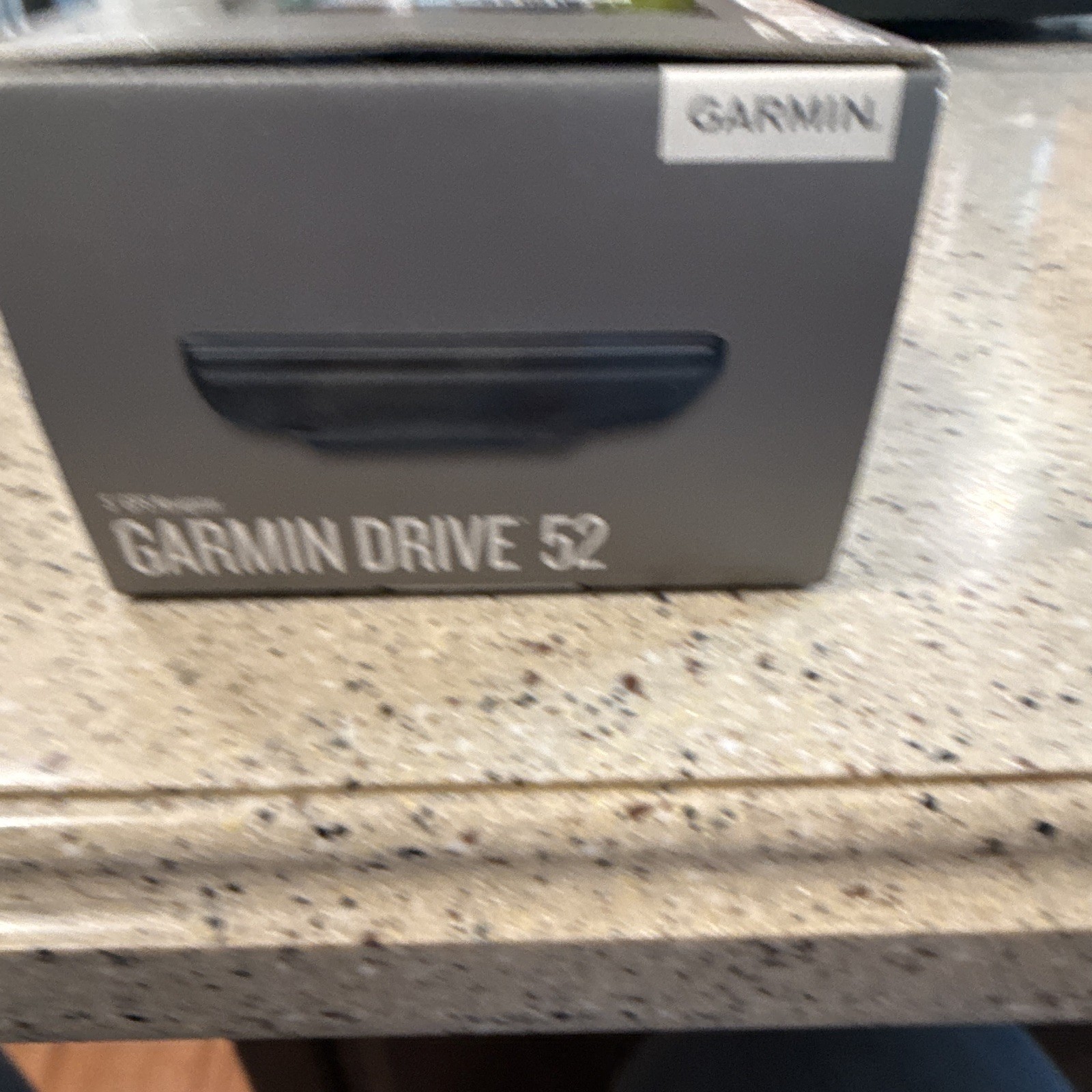 Garmin Drive 52 5″ Auto Mountable GPS Navigator Color Screen, Car Charger bundle