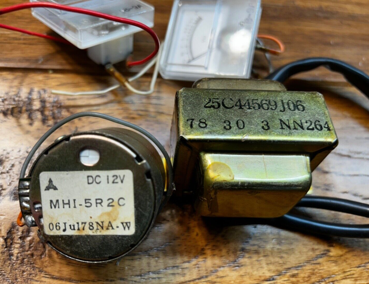 Lot – Electric Motor, Transformer, Meter, selling for Parts stereo radio