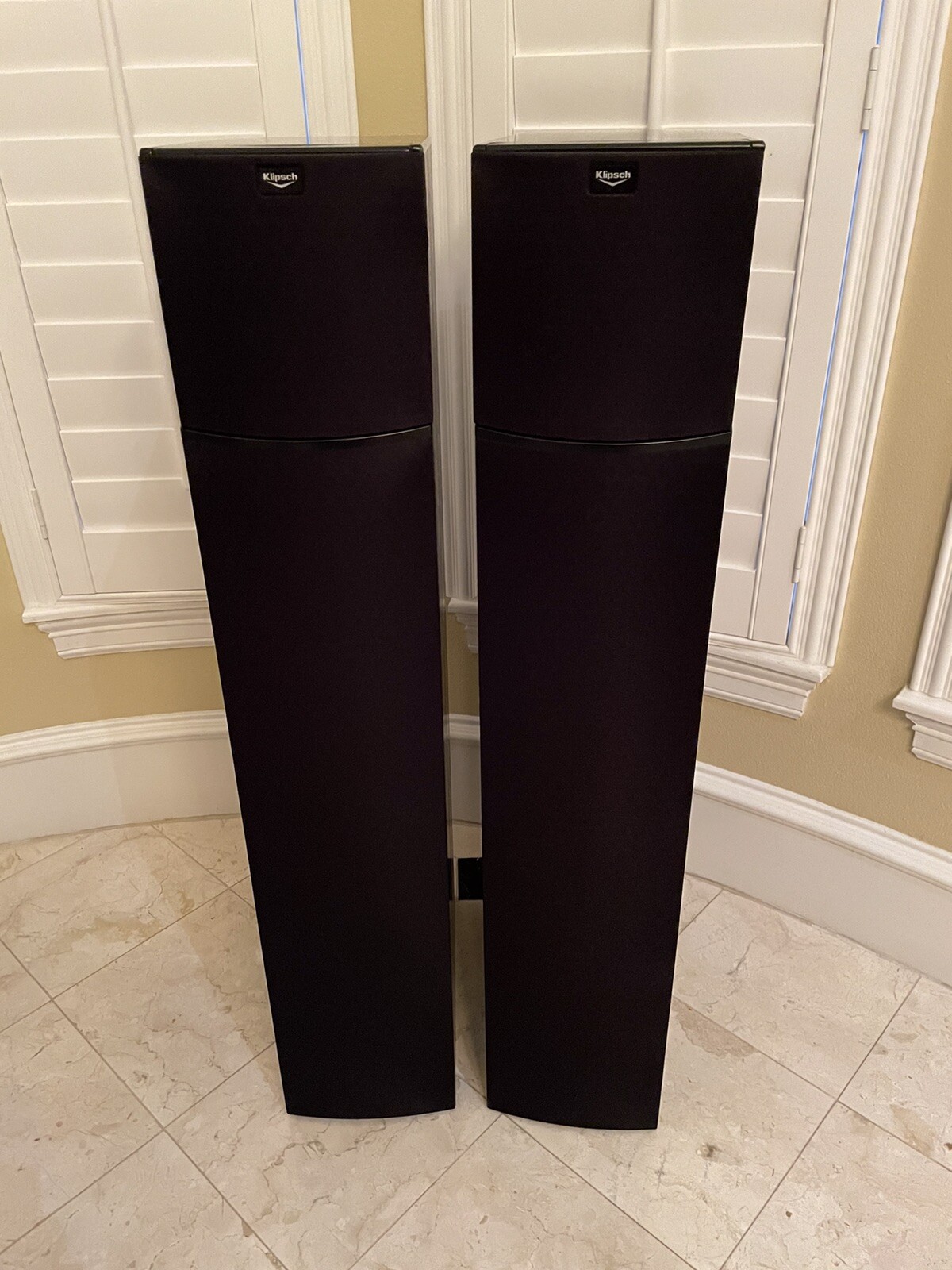 BARELY USED Home Theater Bundle Da-Lite Sony Definitive Technology And Klipsch