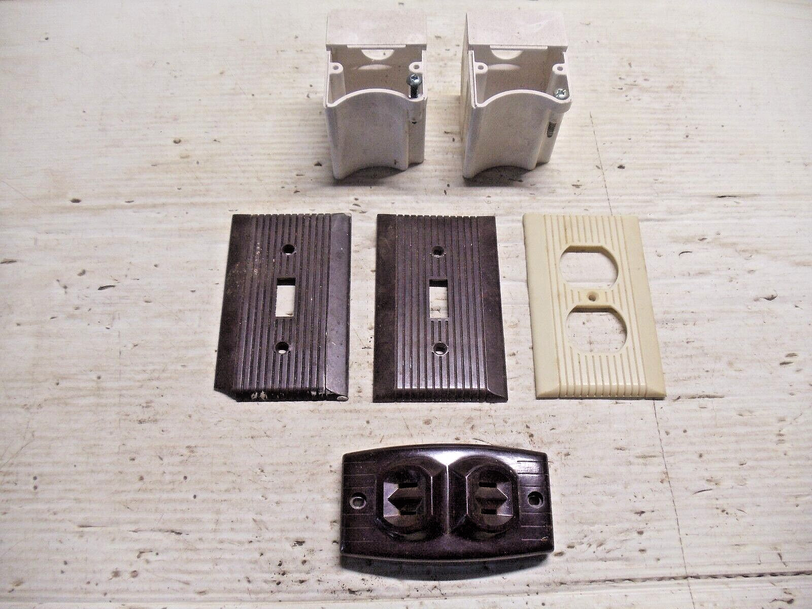 LOT MISC. ELECTRIC ELECTRICAL PARTS OUTLET COVER BOX
