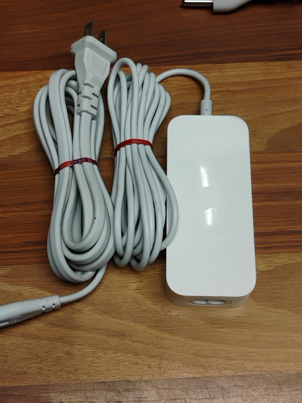 Lot of Mixed Assorted Apple Products Chargers, Cables, Earbuds, Etc All UNTESTED
