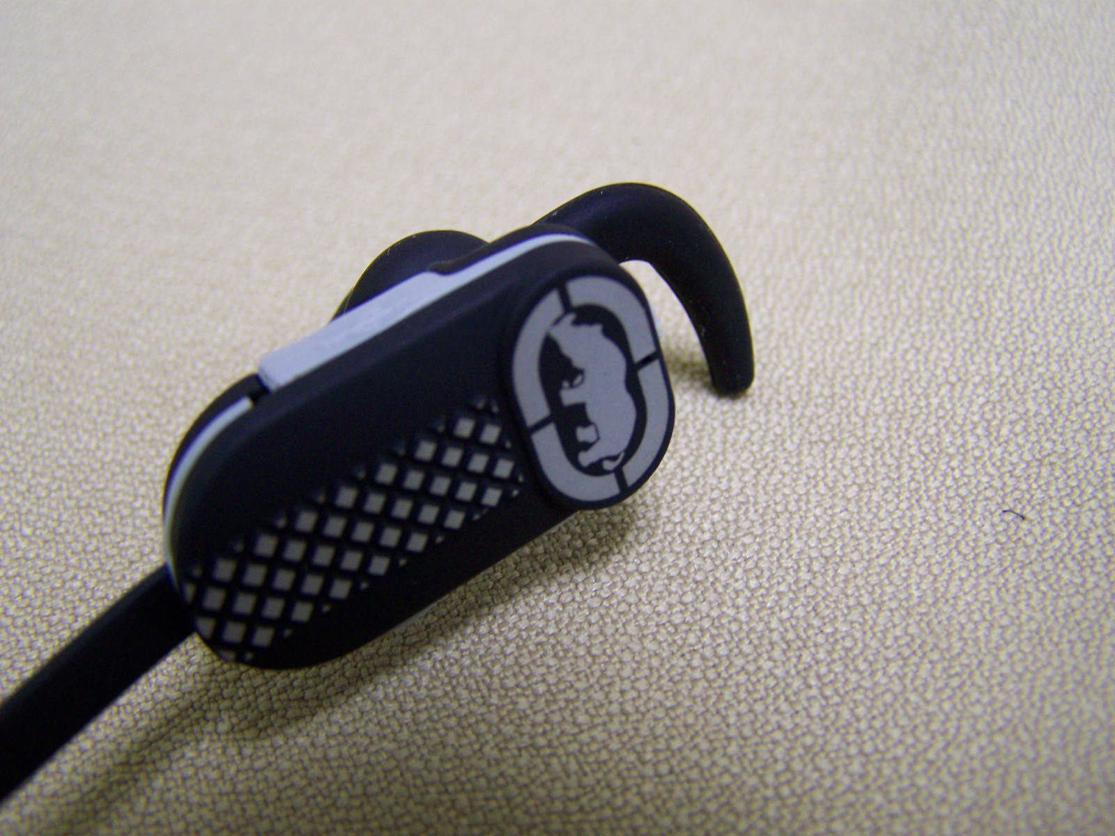 ECKOUNLTD Runner Bluetooth Earphones Black earbuds