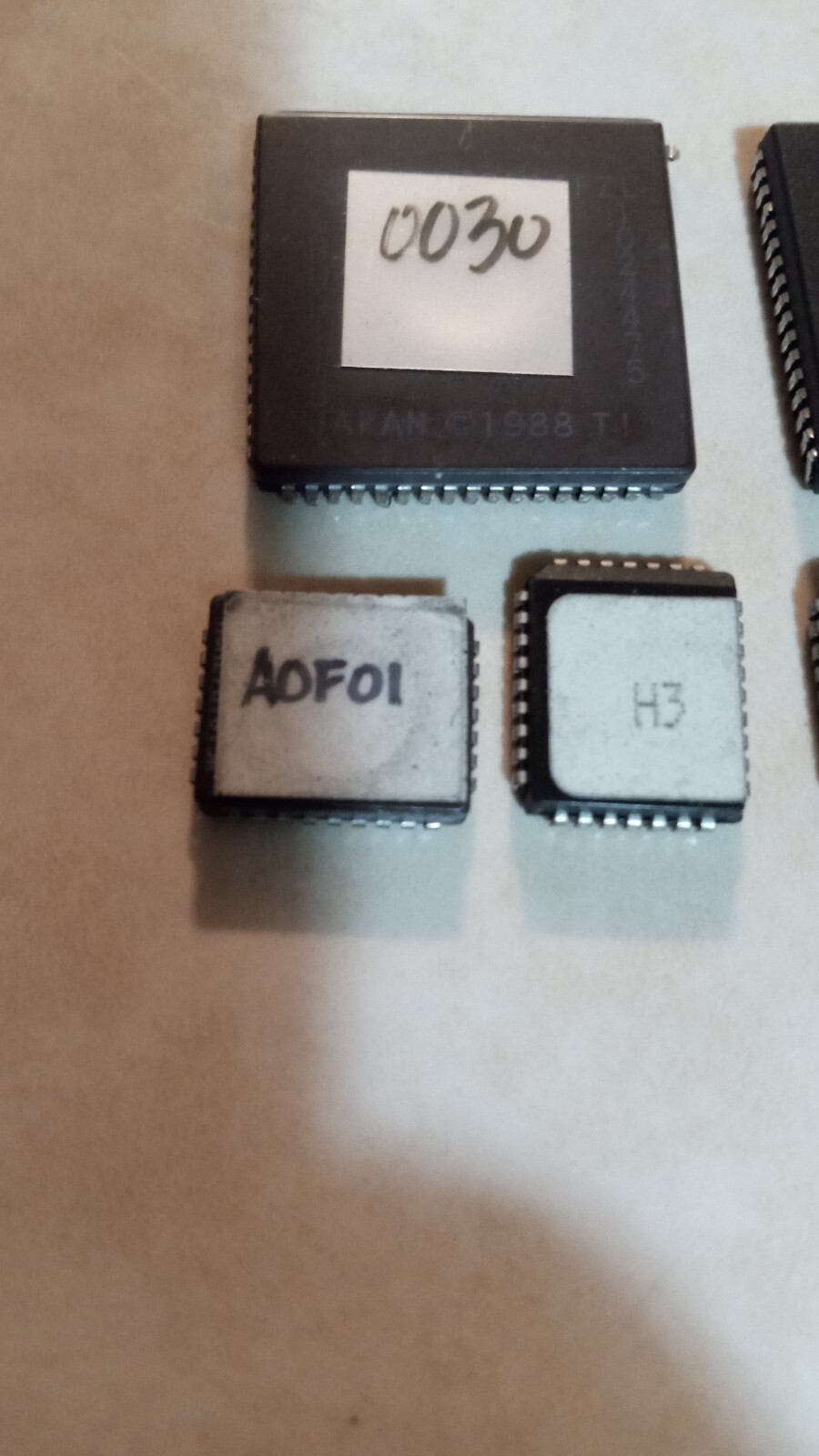 Miscellaneous Electronics Chips Lot of 6. Not sure what they are