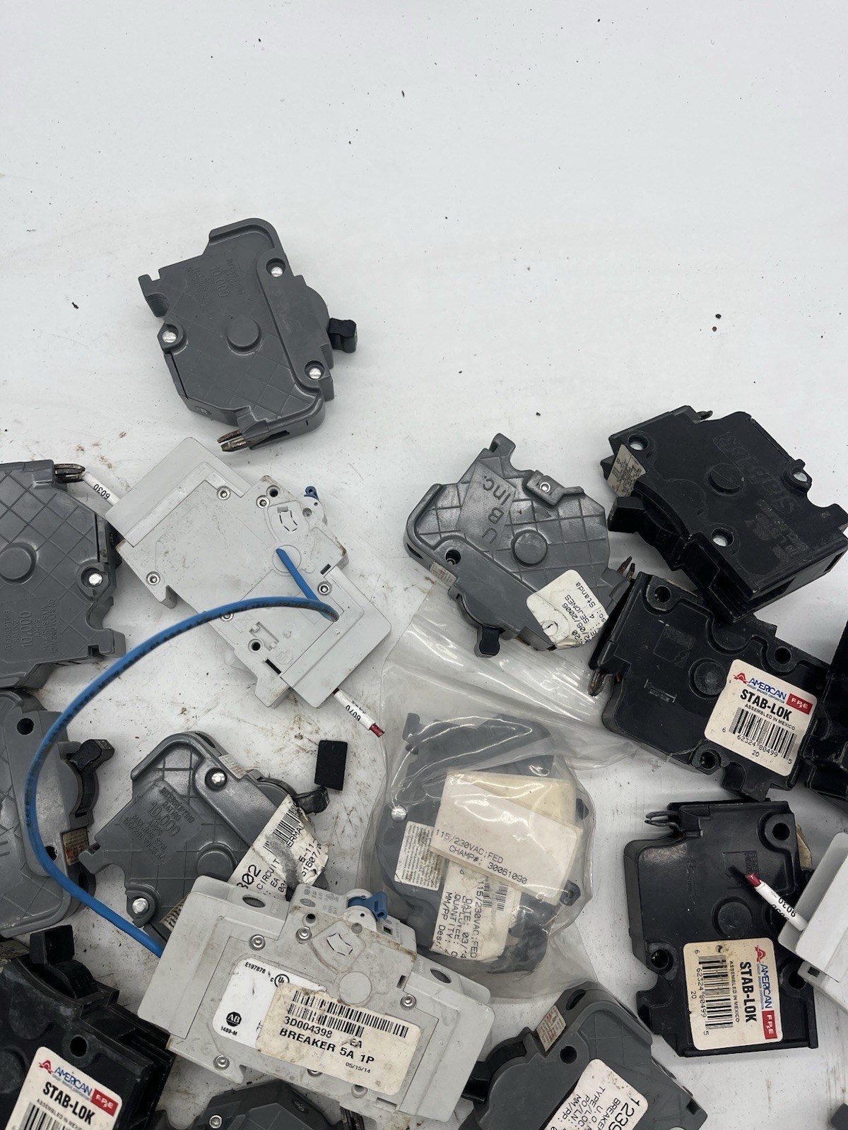 Misc Electronics (UNTESTED) INCLUDES AB1489-M, AMERICAN STAB-LOK, UBIF-20N