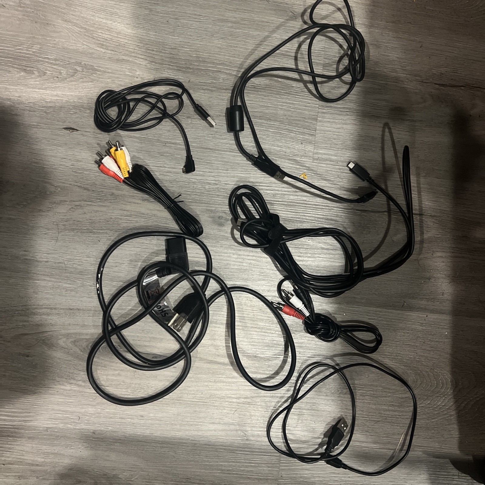 Lot of random assorted cables – SEE PHOTOS