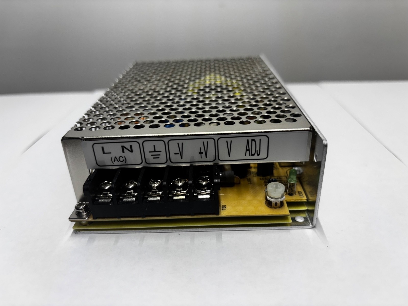 Mean Well NES-75-12 / 100-240VAC 2.0A 50/60hz 6.2A +12V Made in China