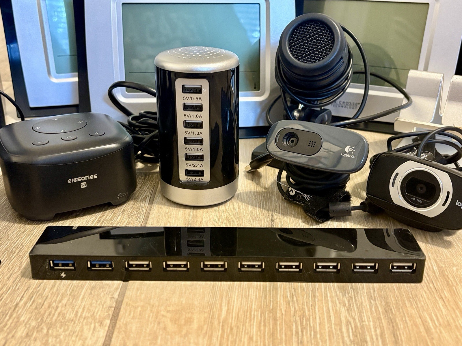 TP-Link EAP225 WAP Home Office Electronics lot! Clocks USB hubs webcams & MORE!!