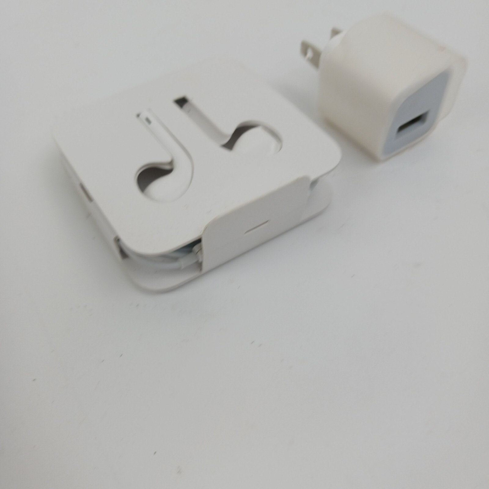 Set Of White Iphone Wired Earbuds And Charging Adapter New Open Box
