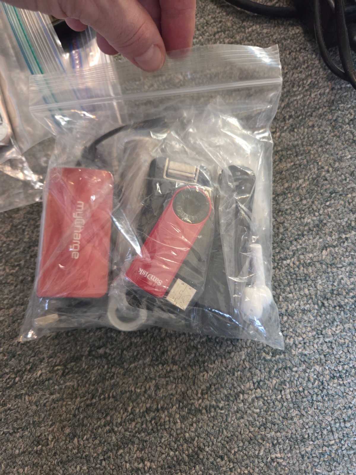 Toshiba Satellite – Lenovo ThinkPad – IPhone – Apple EarBud – Huge Mix DONT MIS