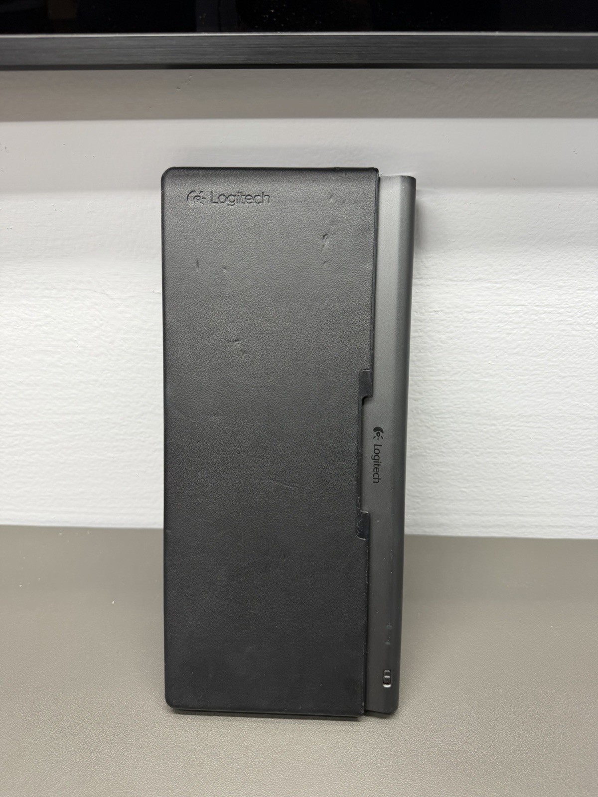 Logitech Y-R0034 Tablet Keyboard Case for iPad Android Bluetooth Wireless USED*