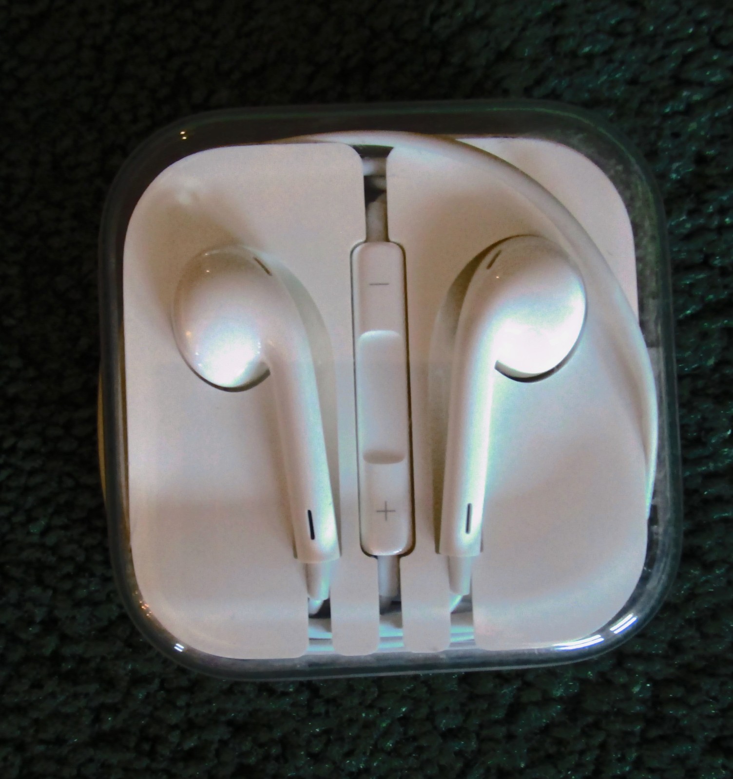 LOT OF 7 VARIOUS UBC CORDS-MOSTLY APPLE–BONUS NEW APPLE EAR PODS