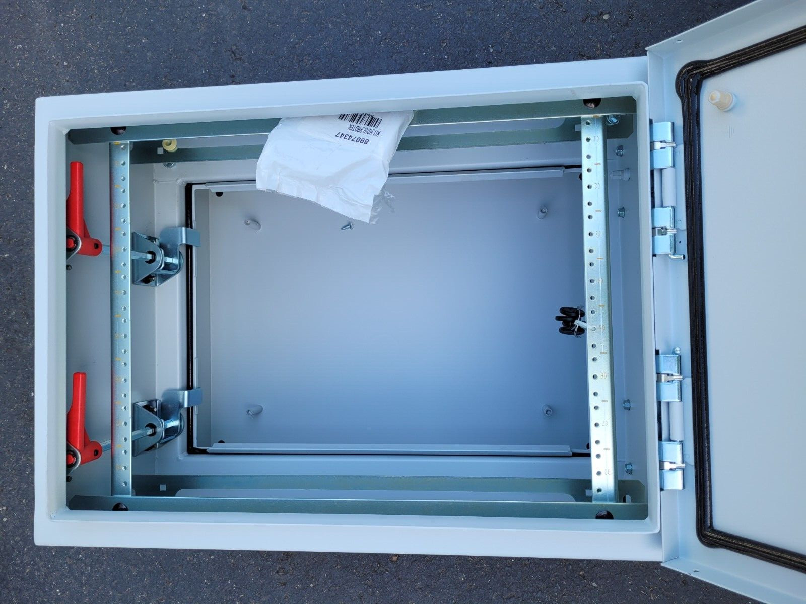 New Hoffman Data Multimedia Cabinet PTHS162415G4 Double Hinge 8U NEMA Solid Door