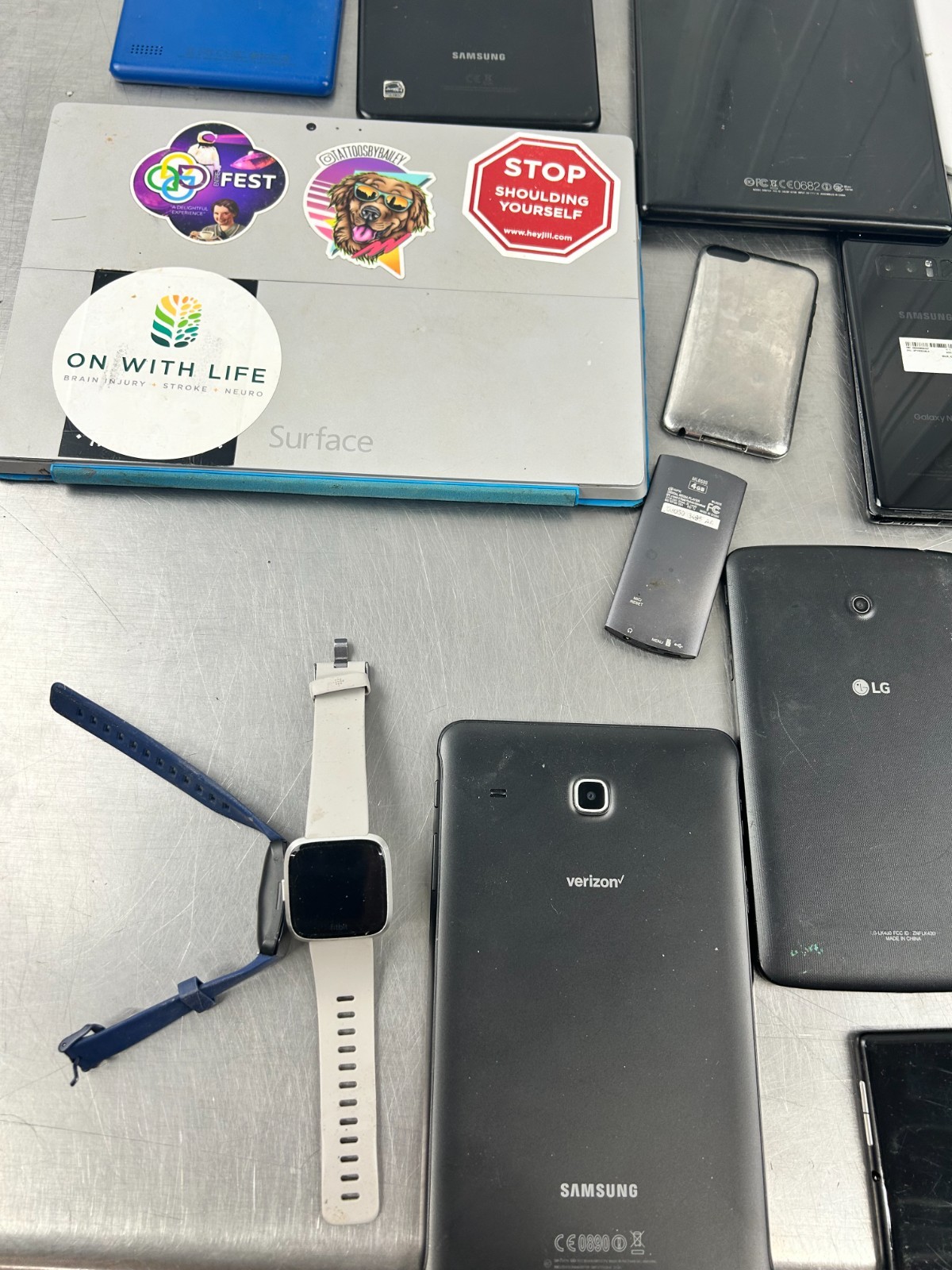 Mixed Lot of Tablets & Others Nook Apple Ipad Samsung Surface Amazon