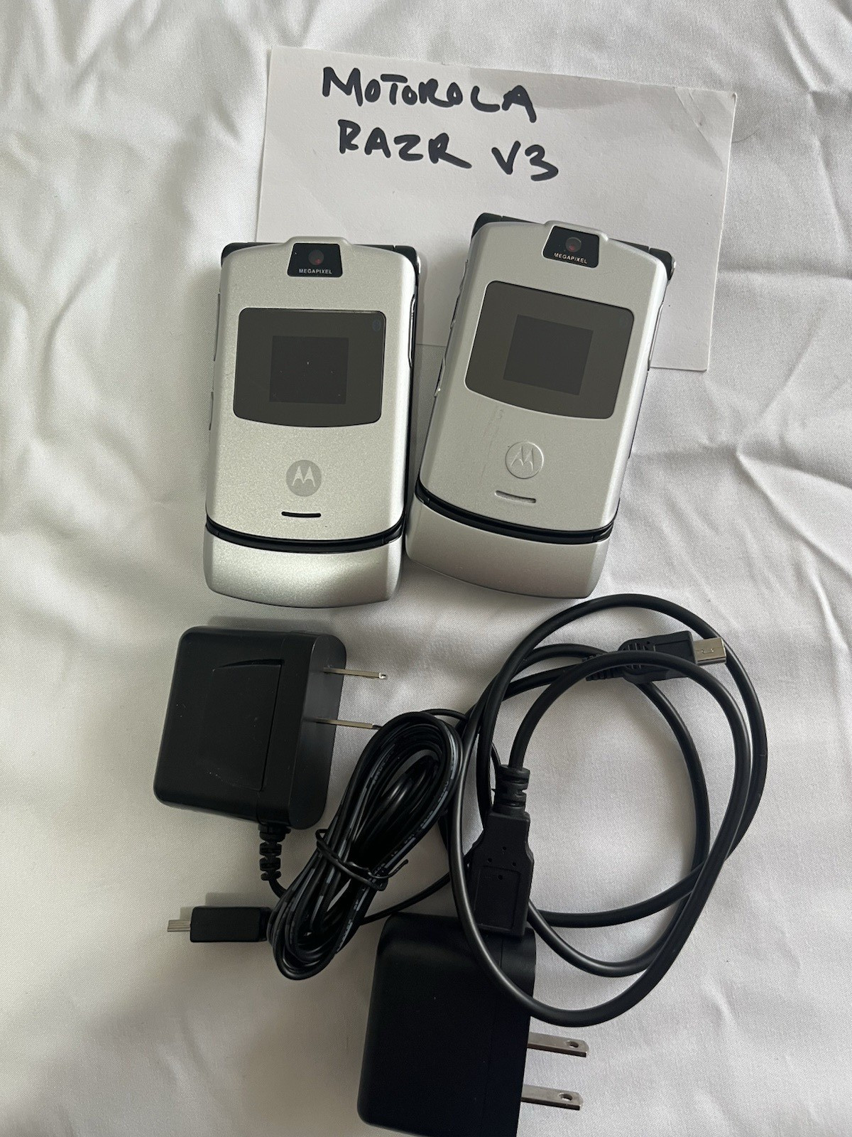 Cellphones and electronics lot