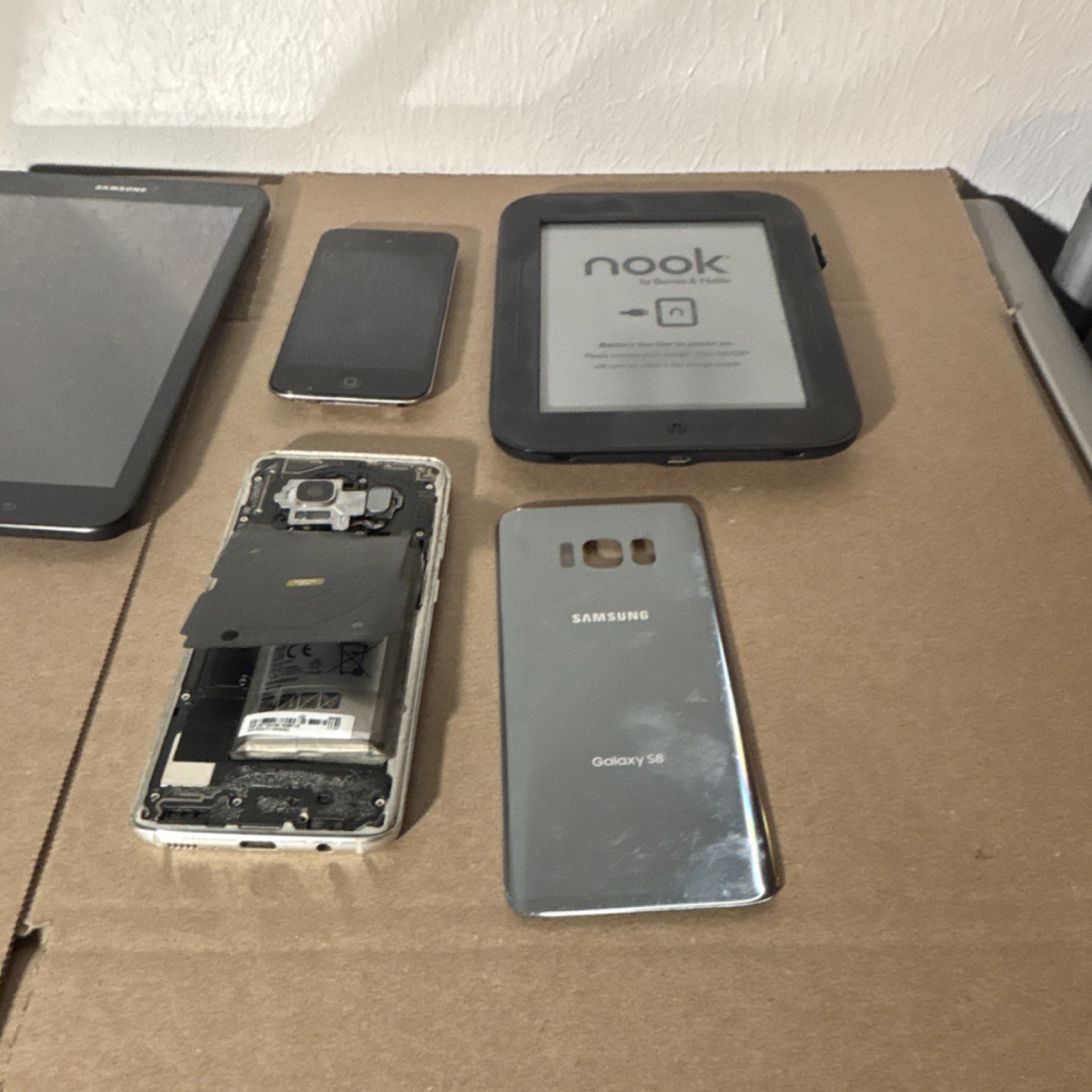 Samsung Galaxy S8, Apple iPod, Barnes & Noble Nook Mixed Lot Electronics