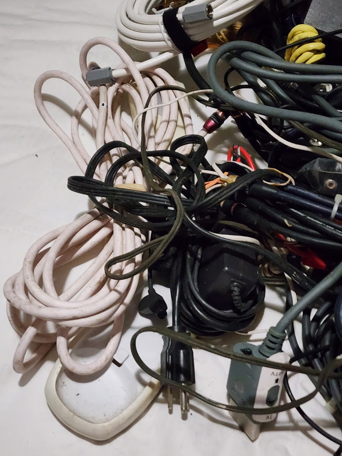 Bulk Lot of Various Electronic Cables, Cords and Parts, Computer TV Camara Ster