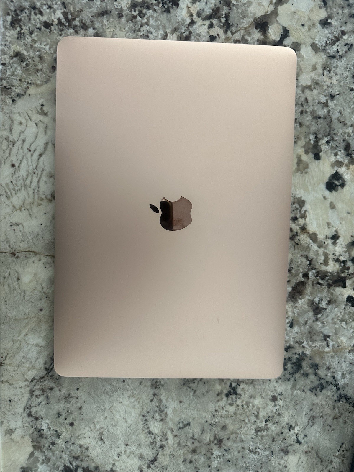 Rose Gold 2020 MacBook Air 13’’ 250 GB Great Condition Other Than Broken Screen.