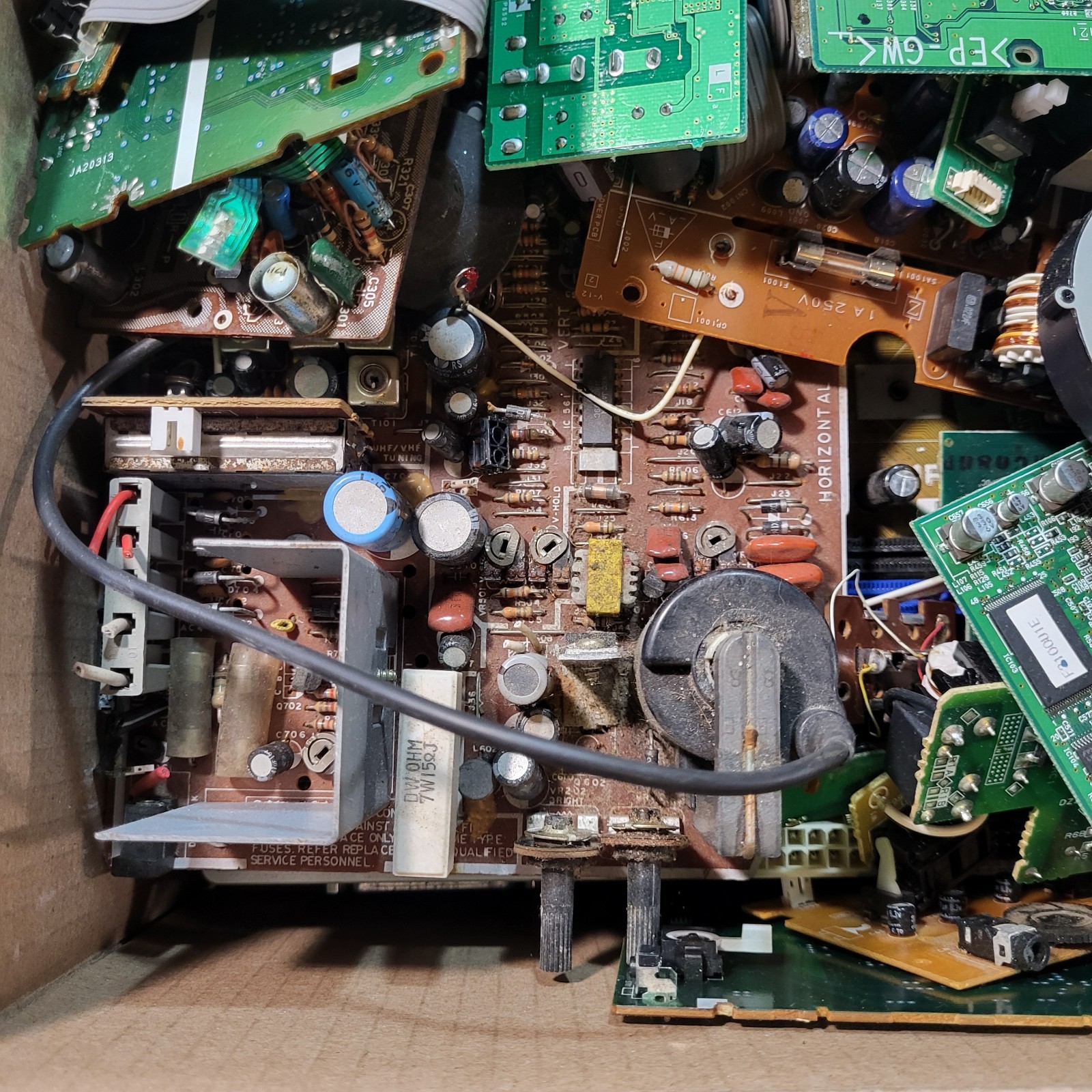 Mixed Lot Circuit Boards Parts Scrap Use Gold Silver Copper Aluminum 8 Lbs