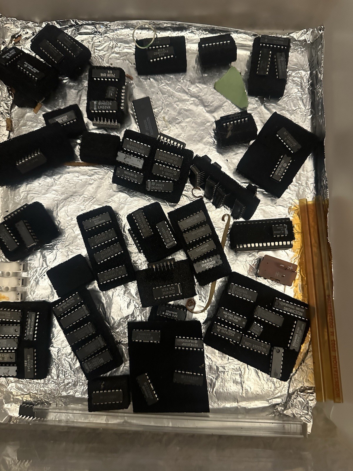 Motorola TI RCA Sony National Semi Electronic Components Mixed Lot MC33030P NOS