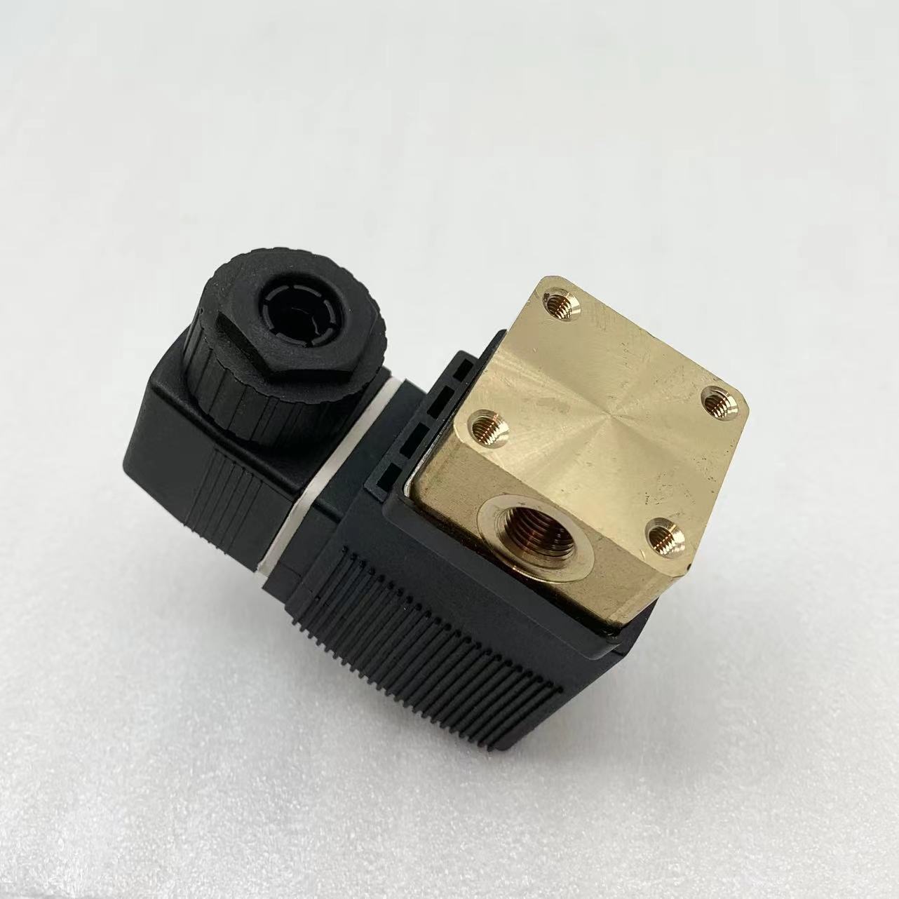 1pc Ingersoll Rand 54774302 air compressor two-position three-way solenoid valve