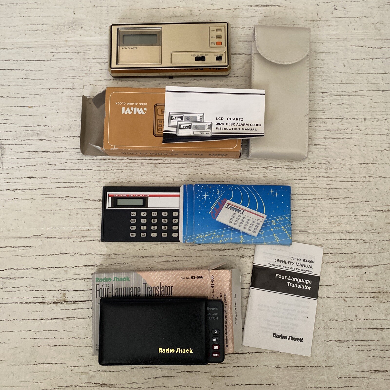 MIXED LOT OF ELECTRONIC USED GADGETS: Alarm Clock, Calculator, Translator, Radio