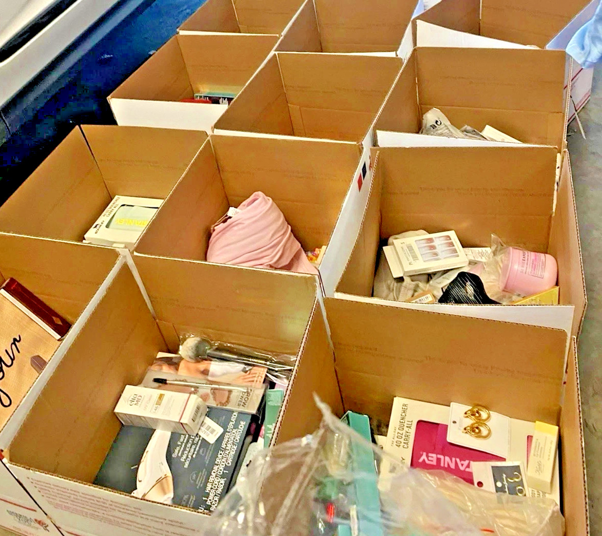 10 pound AMAZON Liquidation lot -Boxed -General mixed Merchandise – lot L5S22
