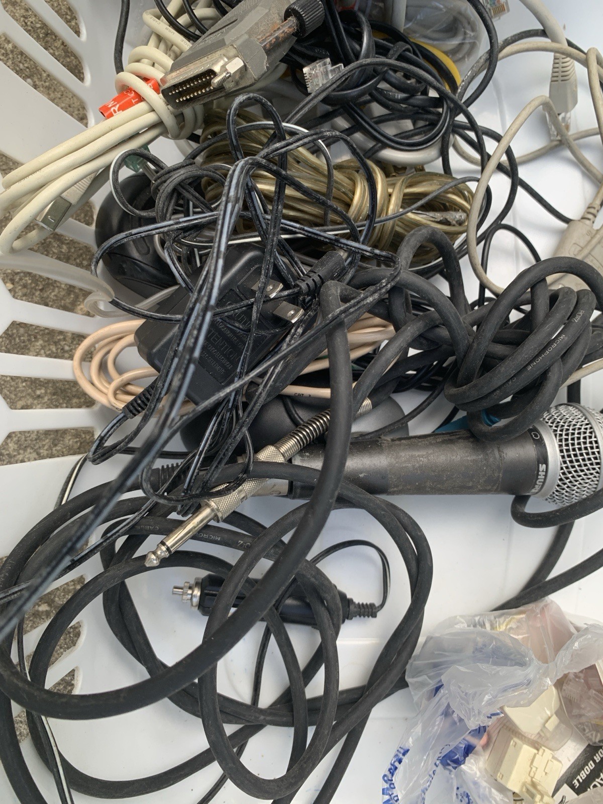 Electronics Grab Box – Cables, Mice And Microphone