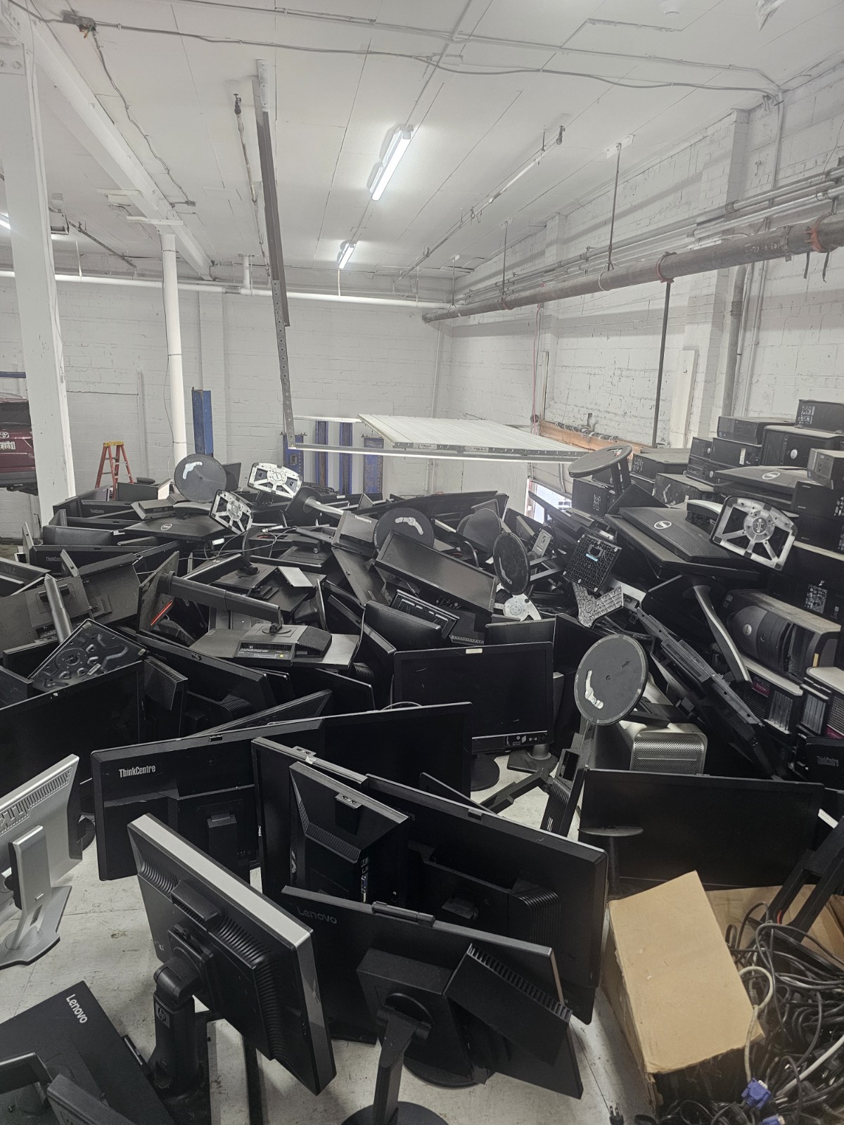 Dell Lenovo ThinkCentre Mixed Lot Desktops Monitors Keyboards Accessories
