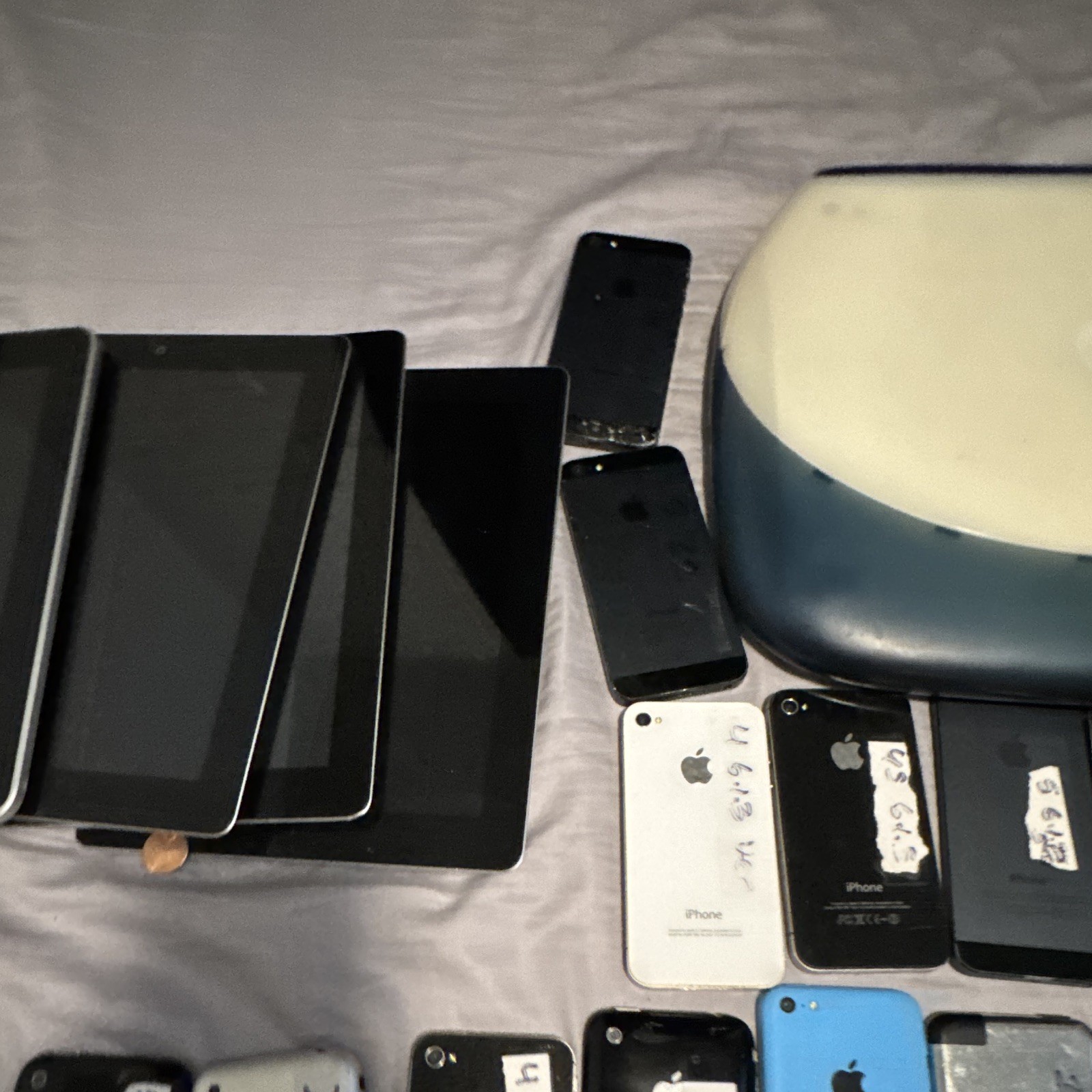 Apple Mixed Lot w/ Assorted iPhone, iPod, & other Devices.