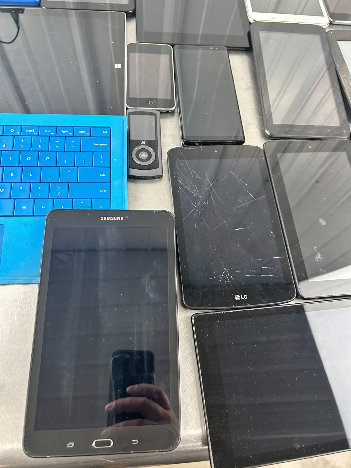 Mixed Lot of Tablets & Others Nook Apple Ipad Samsung Surface Amazon