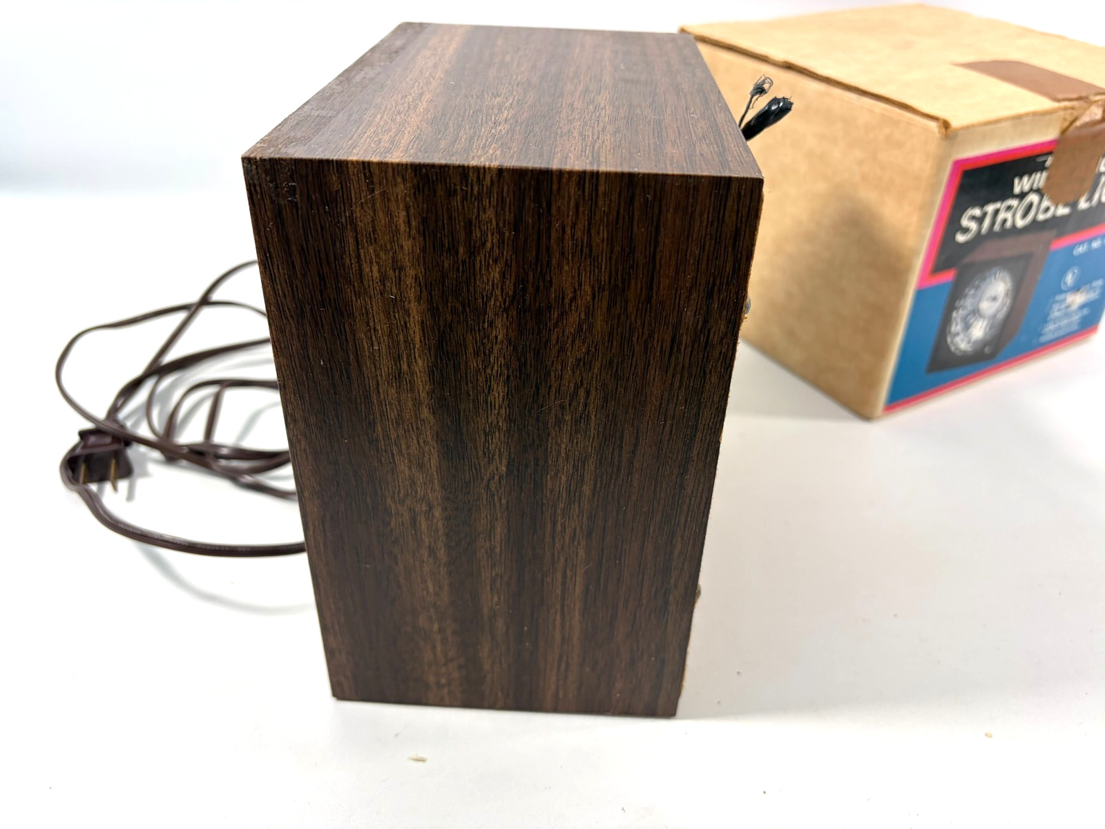 Vintage Realistic Wide Angle Strobe Walnut Veneer Finish 42-3009A WORKS
