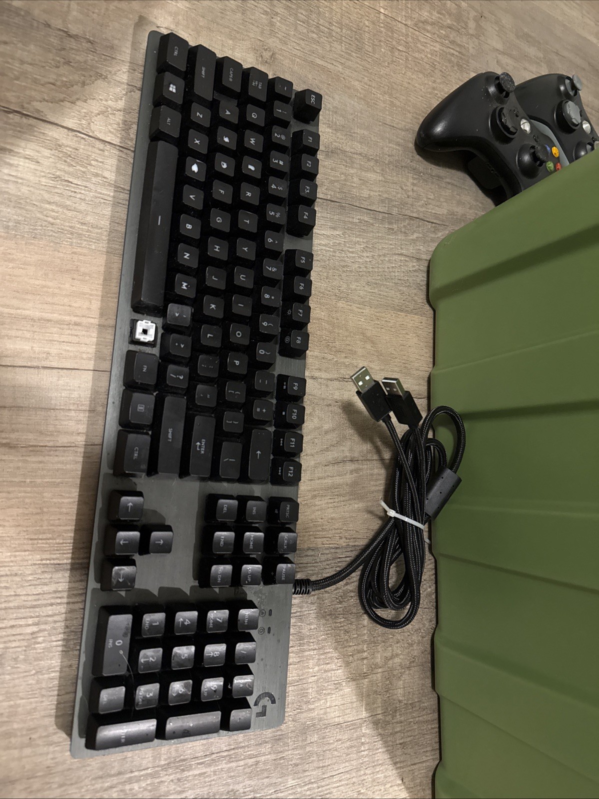 Lot Broken Electronics: Xbox 360 Controllers, HDDVD, Logitech G413 Keyboard MORE
