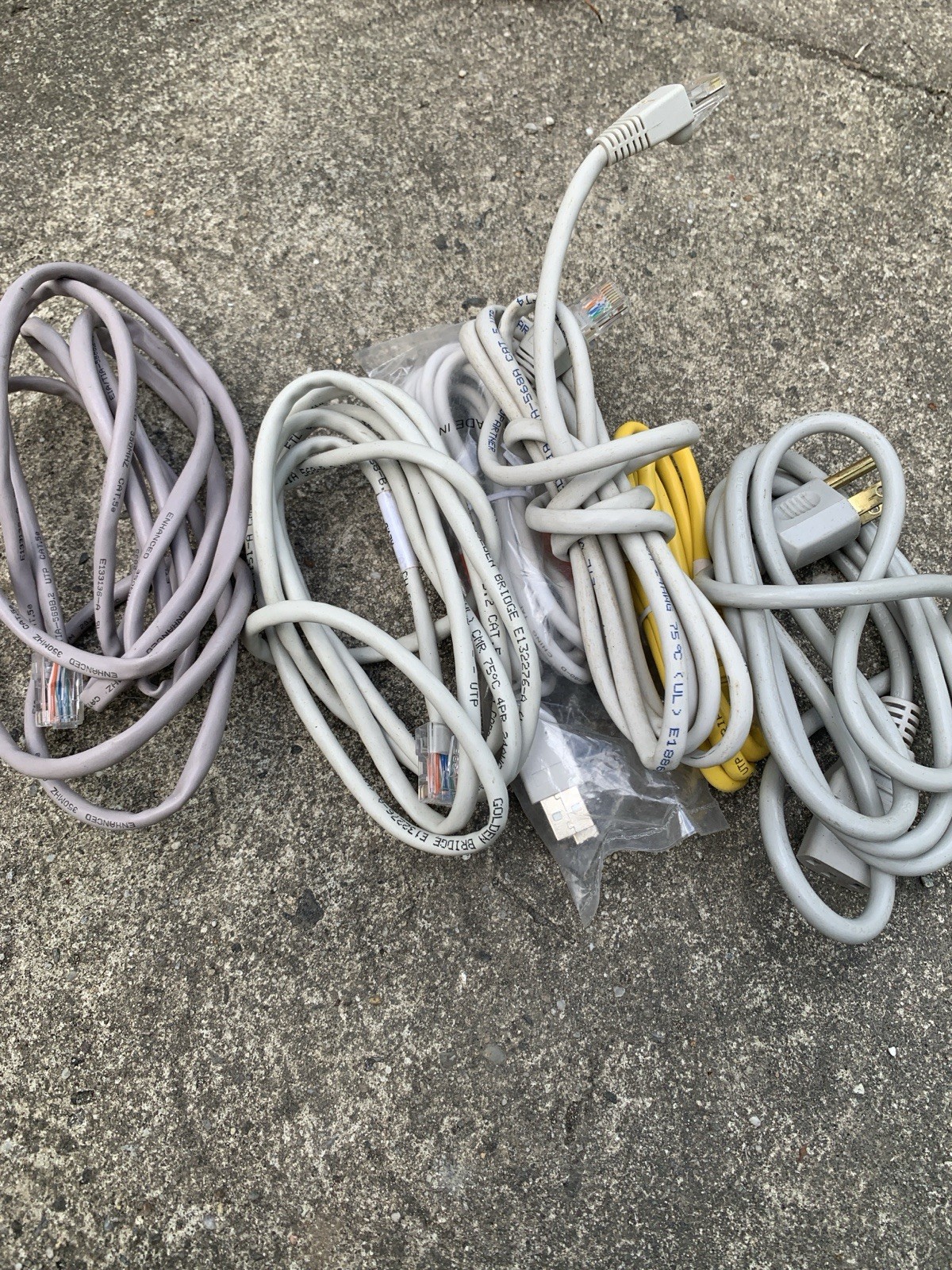 Electronics Grab Box – Cables, Mice And Microphone