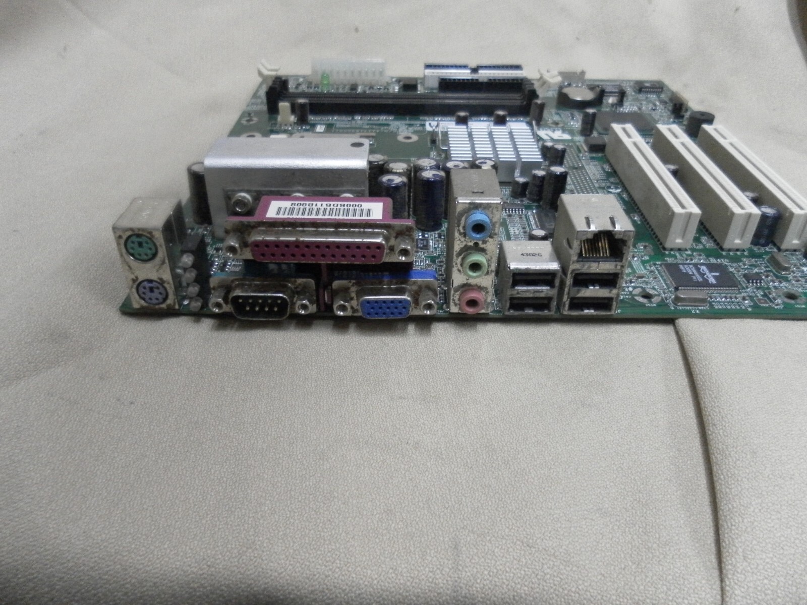 Dell Motherboard Bluford E139765 411716900011 CN-07W080 + Pentium 4 2GHz CPU