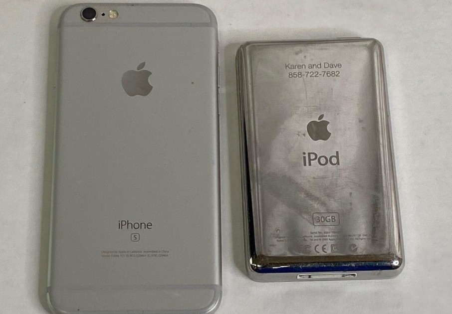 Lot of Apple Devices (iPads, iPhones, etc)