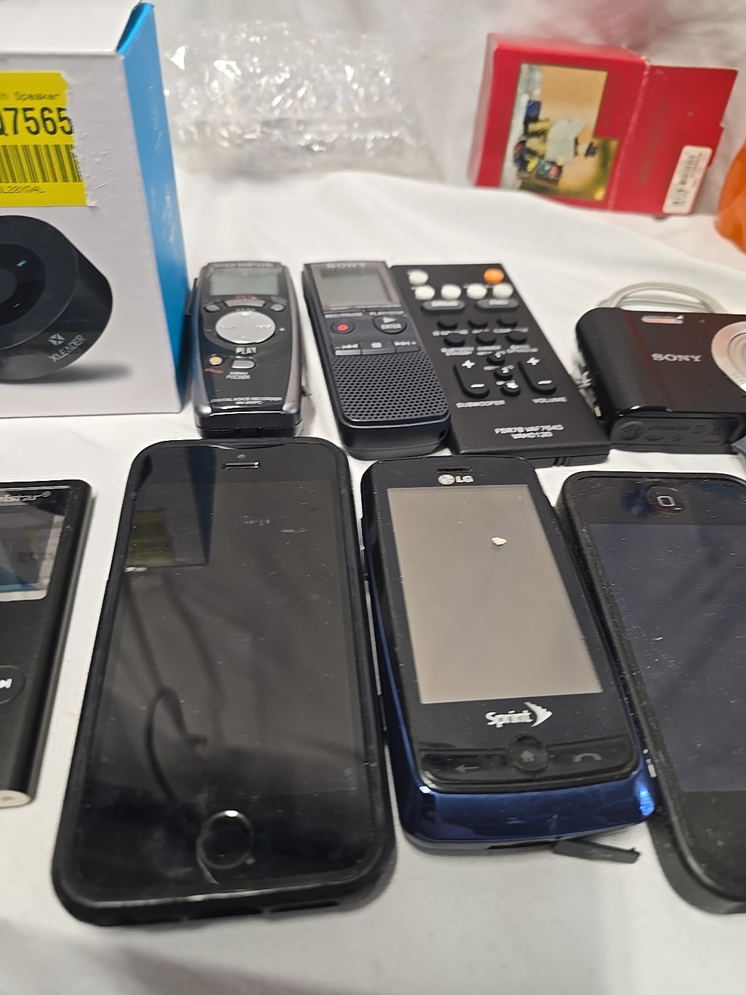 Electronic Devices Untested Bundle Multiple Brands Phones Remotes Speaker Record