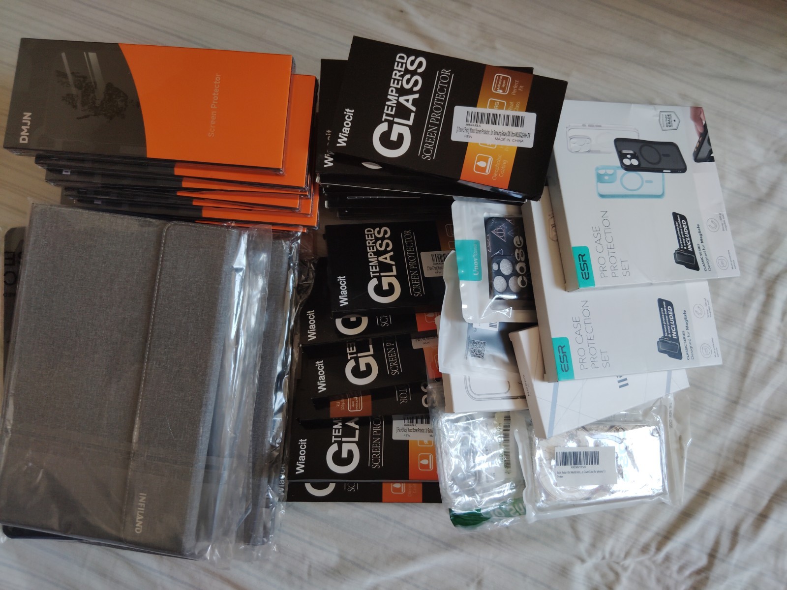 36PC NEW IPHONE + TABLET ACCESSORY RESELLER LOT – ALL SEALED iPhone 17, 13, 14