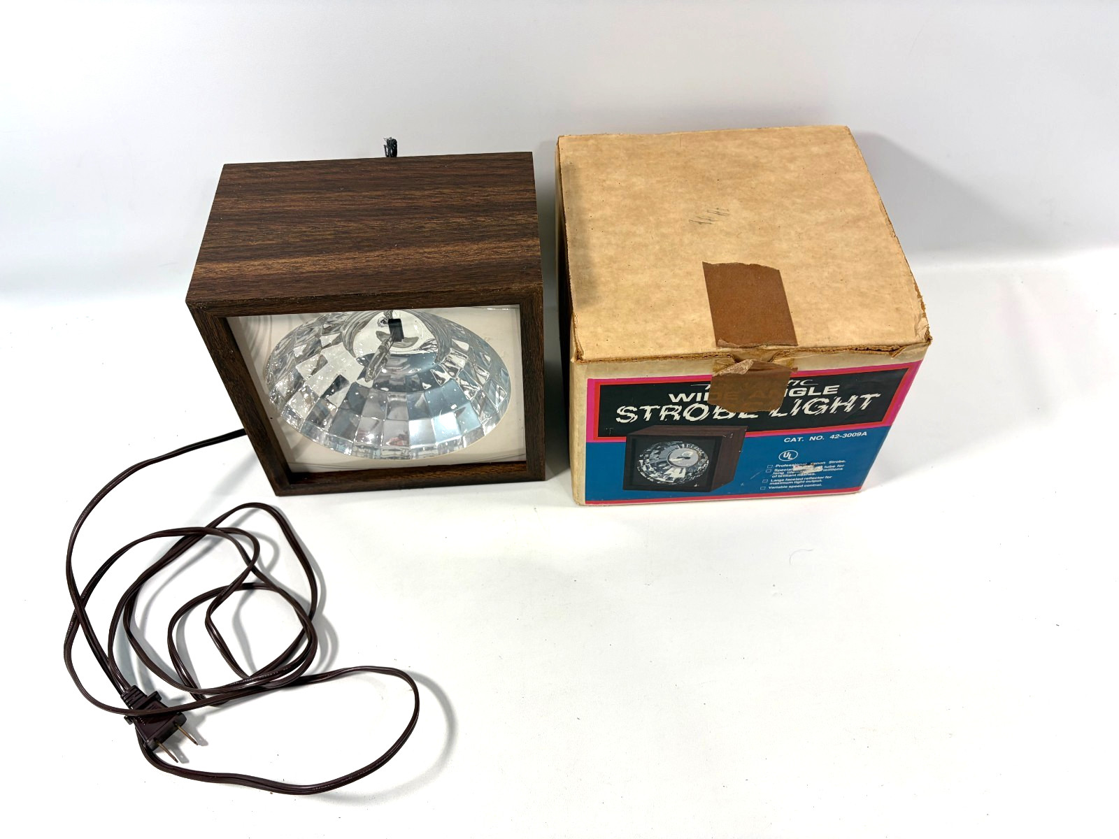Vintage Realistic Wide Angle Strobe Walnut Veneer Finish 42-3009A WORKS