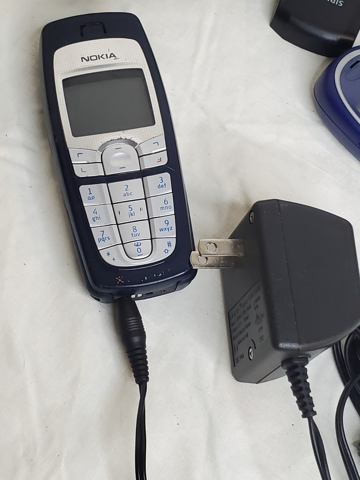 Junk Drawer Lot-Vtg. Electronics/Cell Phones/Cords/Sirius/Motorola/Samsung/AS IS