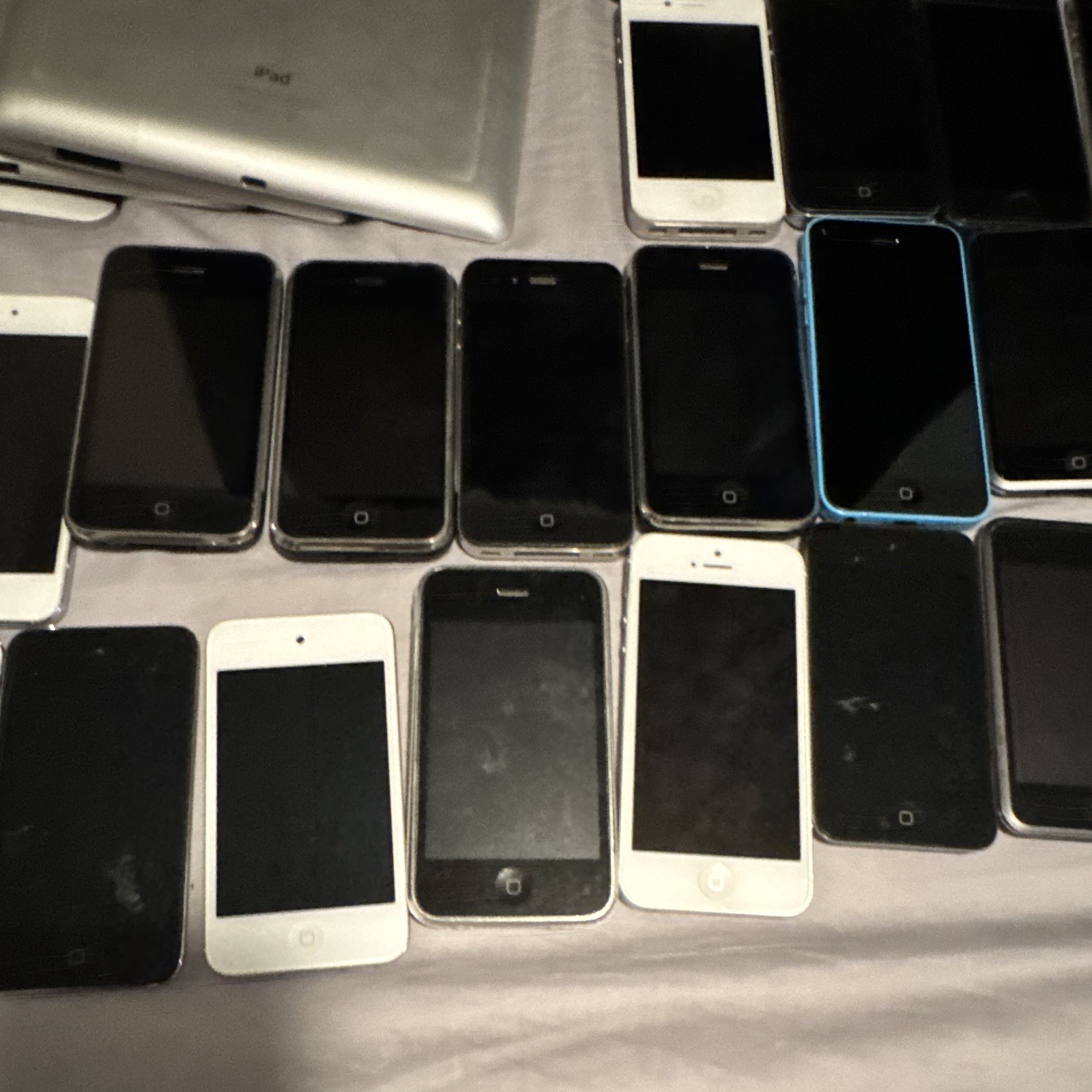 Apple Mixed Lot w/ Assorted iPhone, iPod, & other Devices.