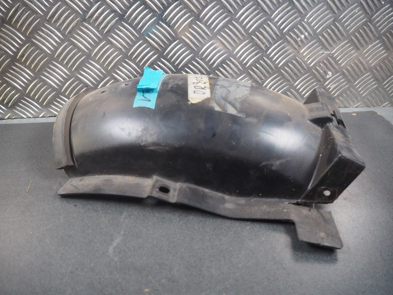 SUZUKI DR800 1992 63112-31D00 INNER FENDER B REAR 12915