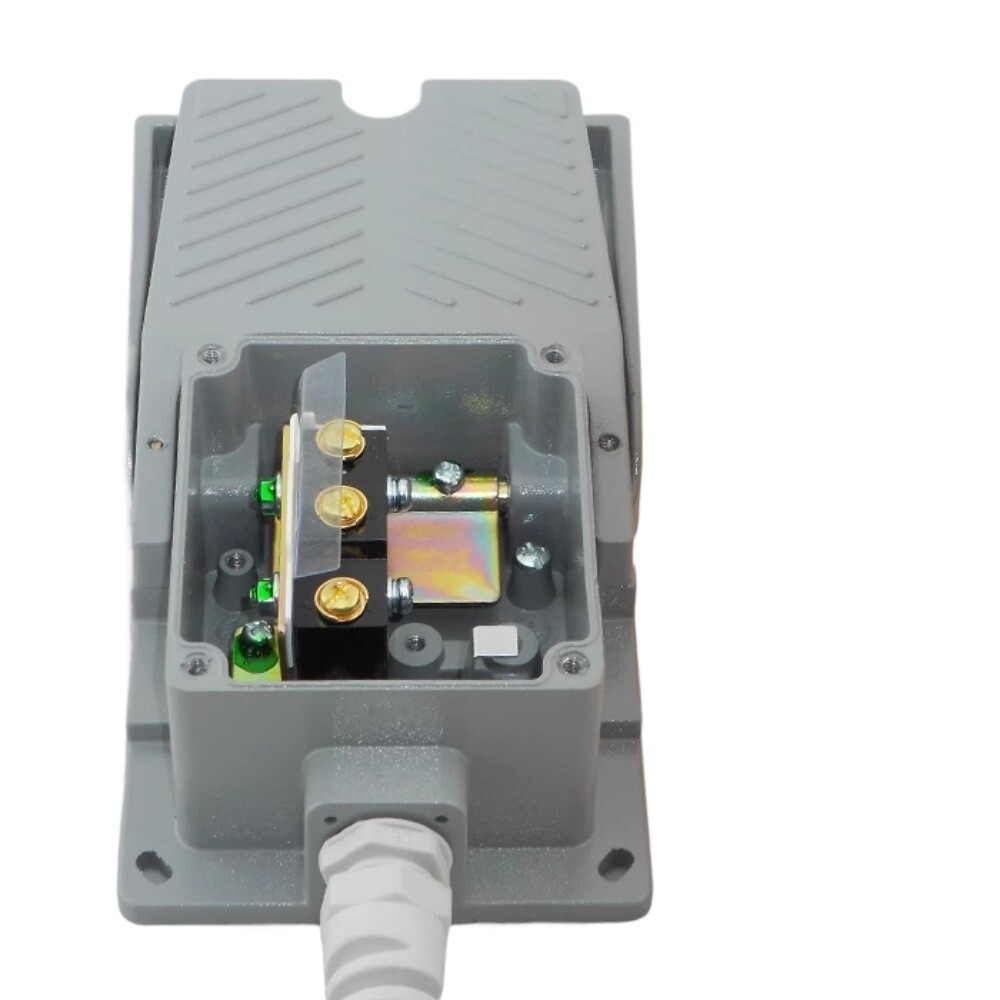 QTY: 1 KAF-HD101 15A Foot Step Controller