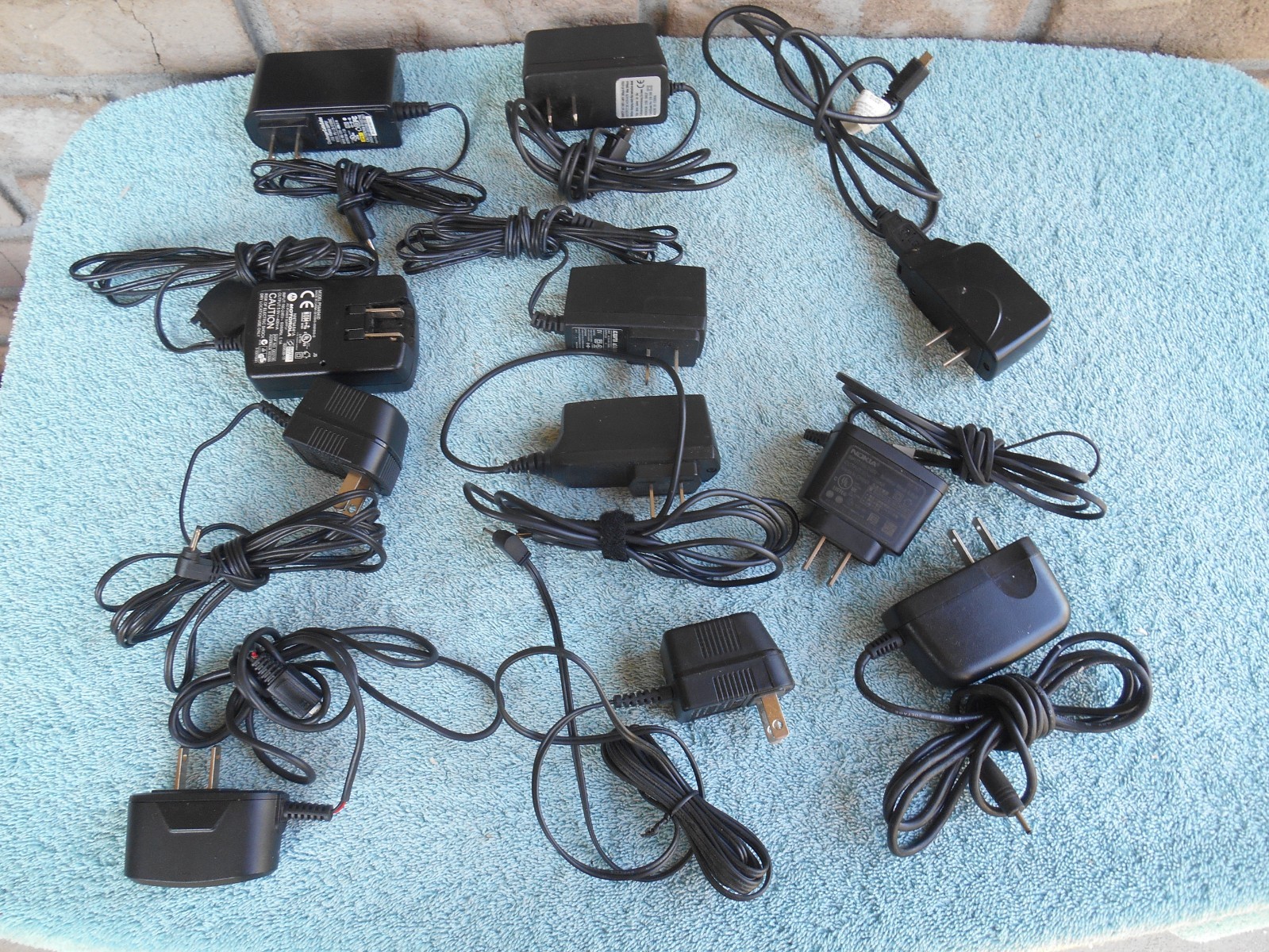 WHOLESALE LOT OF 11 ASSORTED 12 VOLT DC PLUG TRAVEL CHARGERS