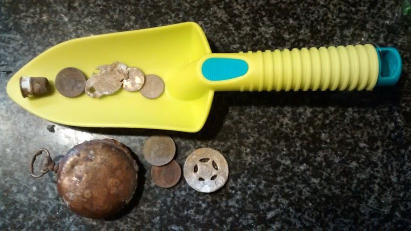 Small Plastic Shovel For METAL DETECTOR, great detecting, no beep digger free sh