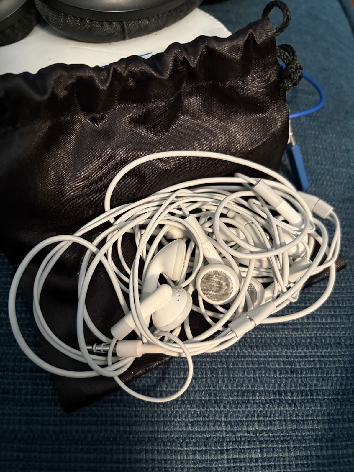 Lot: 3 Bose QC Headphones, Olympus FE-340 Camera, 3 Apple Earbuds – Electronics