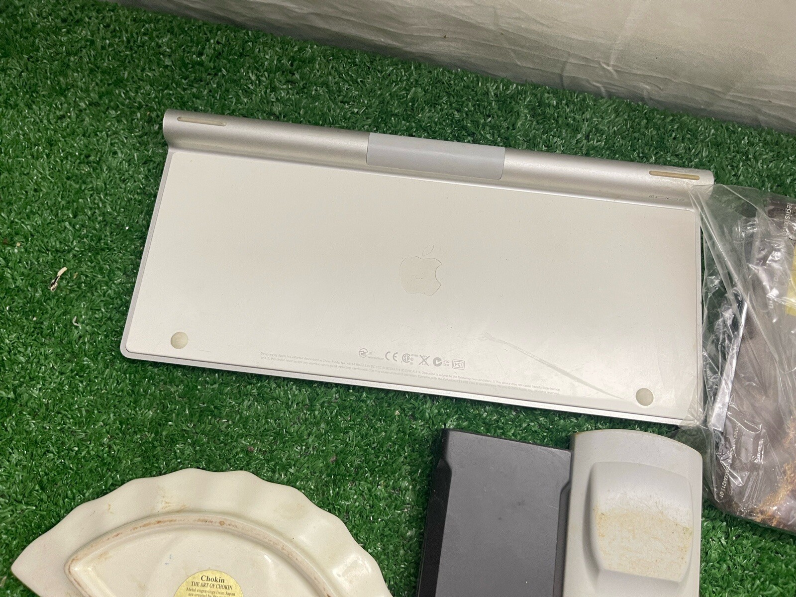 Lots Of Different Items-What You See In The Pictures Are What You Get.-Lot #05